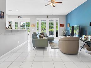 2613 Oakbrook Dr, Weston FL 33332