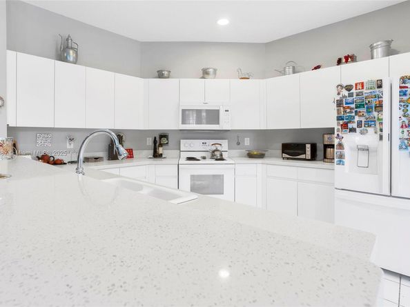 2613 Oakbrook Dr, Weston FL 33332