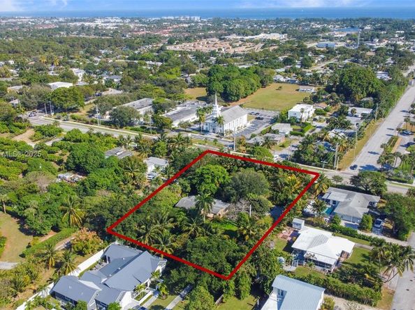 2610 Seacrest Blvd, Delray Beach FL 33444