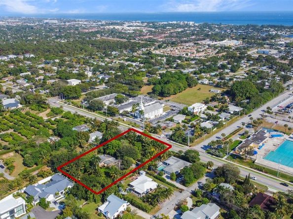 2610 Seacrest Blvd, Delray Beach FL 33444