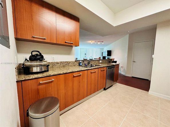 9066 SW 73rd Ct 1409, Miami FL 33156