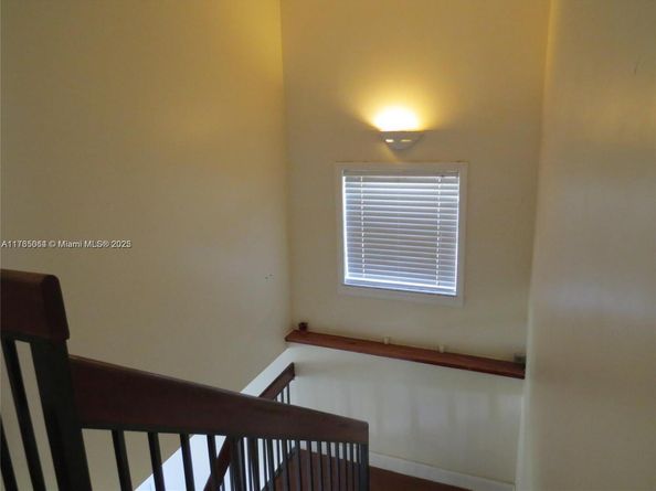 216 Lakeside Cir, Sunrise FL 33326