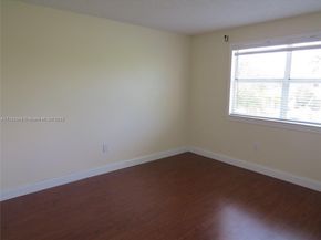 216 Lakeside Cir, Sunrise FL 33326