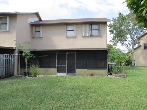 216 Lakeside Cir, Sunrise FL 33326
