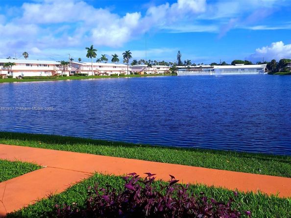 901 SW 11th Ave 4H, Hallandale Beach FL 33009