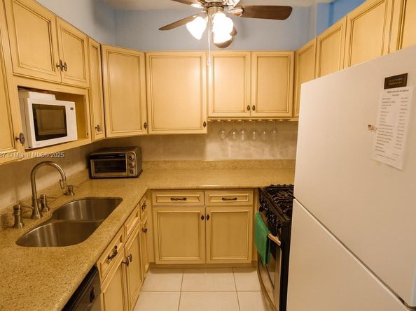 901 SW 11th Ave 4H, Hallandale Beach FL 33009