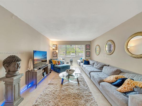 6700 Cypress Rd 105, Plantation FL 33317