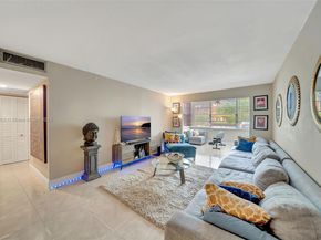 6700 Cypress Rd 105, Plantation FL 33317