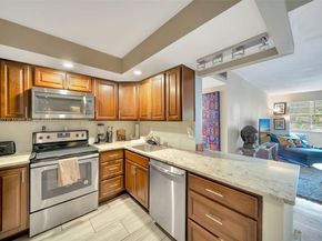 6700 Cypress Rd 105, Plantation FL 33317