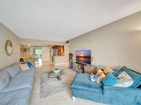 6700 Cypress Rd 105, Plantation FL 33317