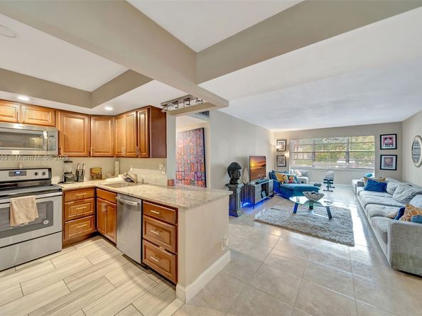 6700 Cypress Rd 105, Plantation FL 33317