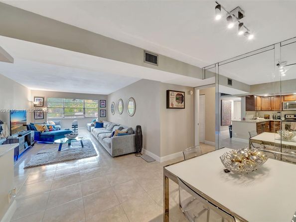 6700 Cypress Rd 105, Plantation FL 33317