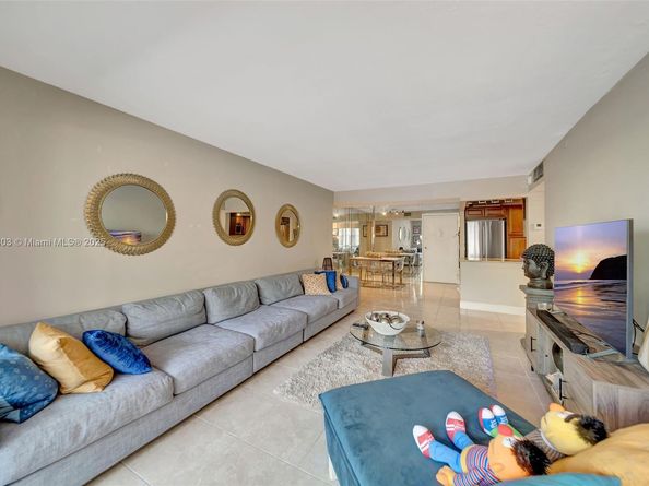 6700 Cypress Rd 105, Plantation FL 33317