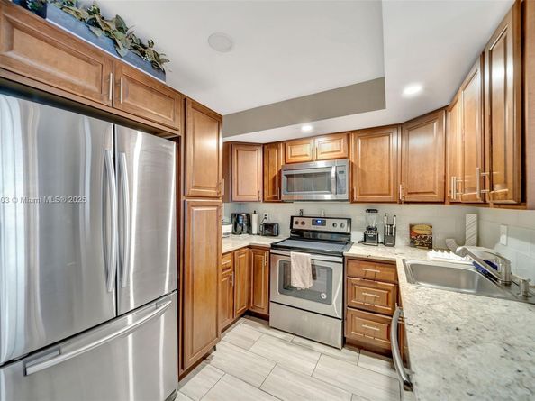 6700 Cypress Rd 105, Plantation FL 33317