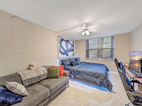 6700 Cypress Rd 105, Plantation FL 33317