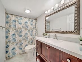 6700 Cypress Rd 105, Plantation FL 33317