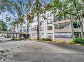 6700 Cypress Rd 105, Plantation FL 33317