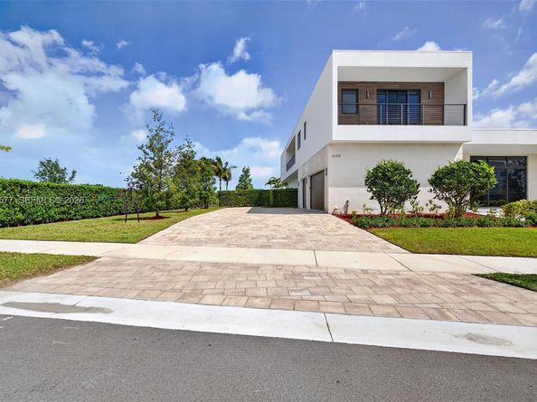16709 Botaniko Drive North, Weston FL 33326