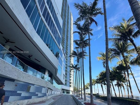 335 S Biscayne Blvd 1002, Miami FL 33131