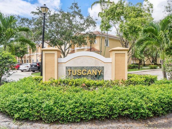 7925 Tuscany Dr, Tamarac FL 33321