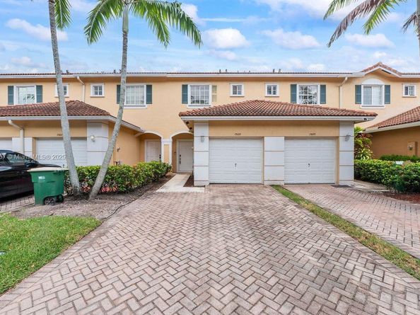 7925 Tuscany Dr, Tamarac FL 33321
