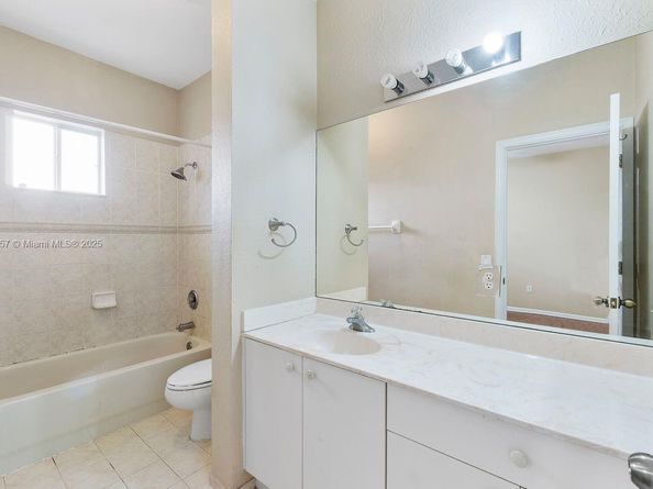 7925 Tuscany Dr, Tamarac FL 33321