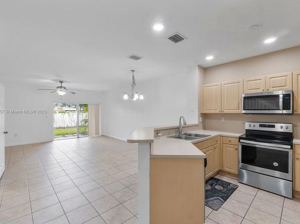 7925 Tuscany Dr, Tamarac FL 33321