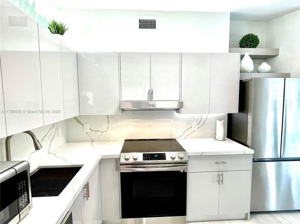 2406 Marathon Ln, Fort Lauderdale FL 33312