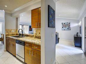 9404 N Chelsea Dr N, Plantation FL 33324
