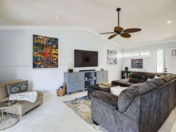 9404 N Chelsea Dr N, Plantation FL 33324