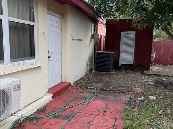 130 NW 124th St, North Miami FL 33168