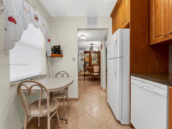 4270 NW 40th St 311, Lauderdale Lakes FL 33319