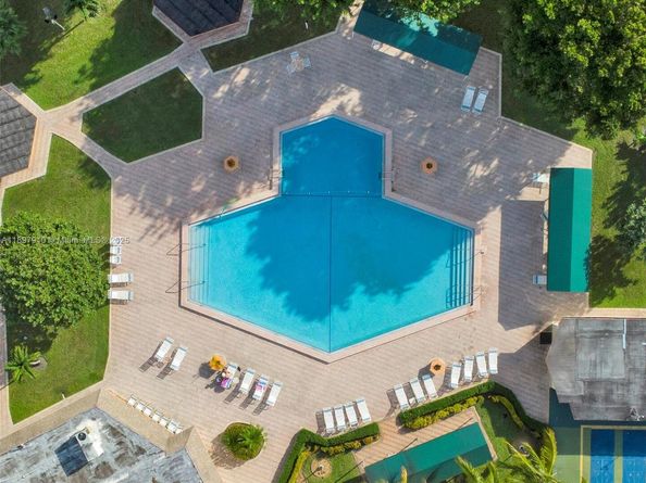 4270 NW 40th St 311, Lauderdale Lakes FL 33319