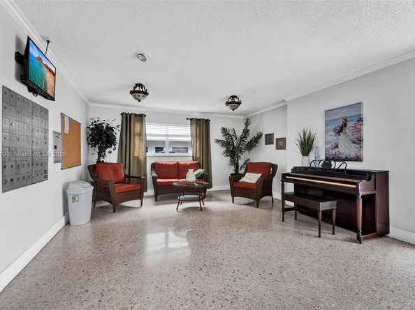 4270 NW 40th St 311, Lauderdale Lakes FL 33319