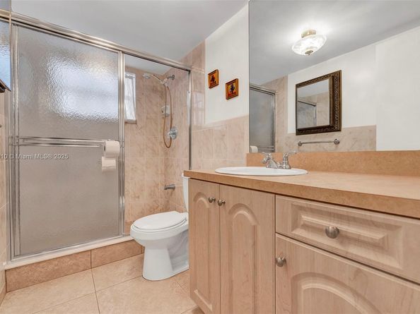 4270 NW 40th St 311, Lauderdale Lakes FL 33319