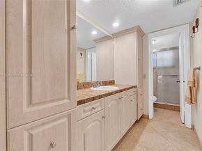 4270 NW 40th St 311, Lauderdale Lakes FL 33319