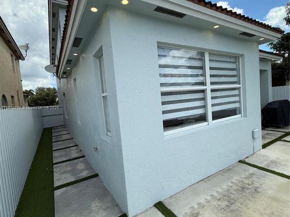 3708 NE 22nd Pl, Homestead FL 33033