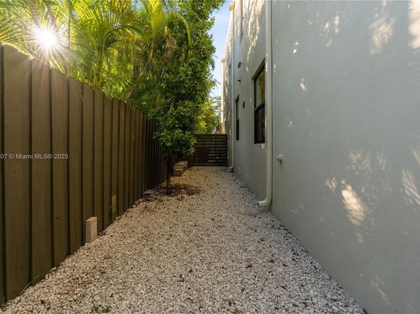 2887 SW 33rd Ave, Miami FL 33133