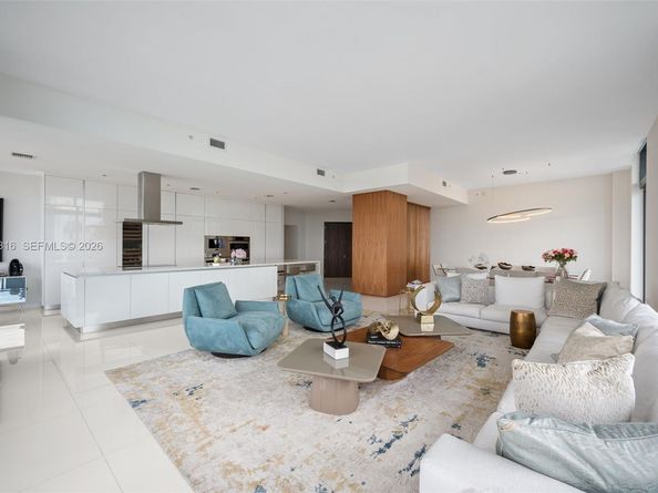 88 SW 7th St PH4301, Miami FL 33130