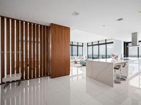 88 SW 7th St PH4301, Miami FL 33130