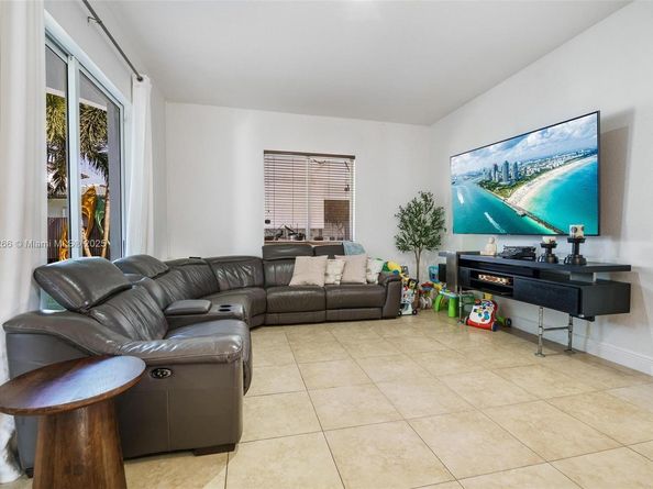 18253 SW 152nd Pl, Miami FL 33187