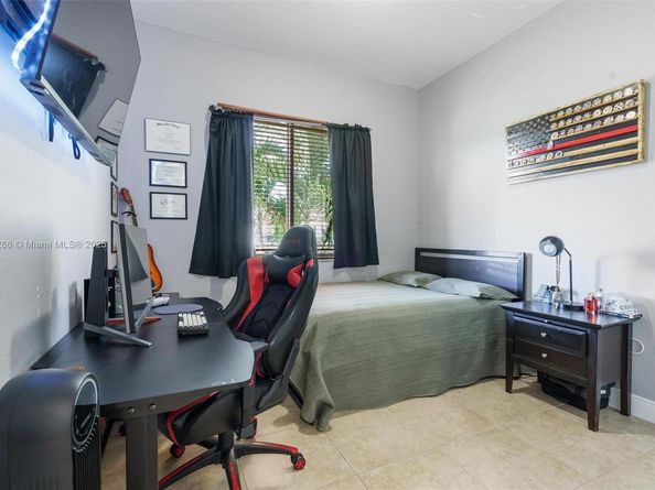 18253 SW 152nd Pl, Miami FL 33187