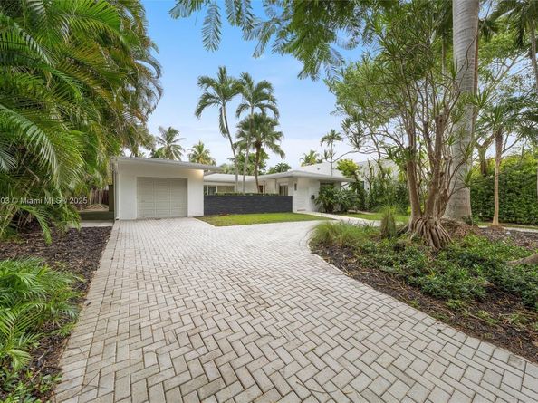 1825 Alamanda Dr, North Miami FL 33181