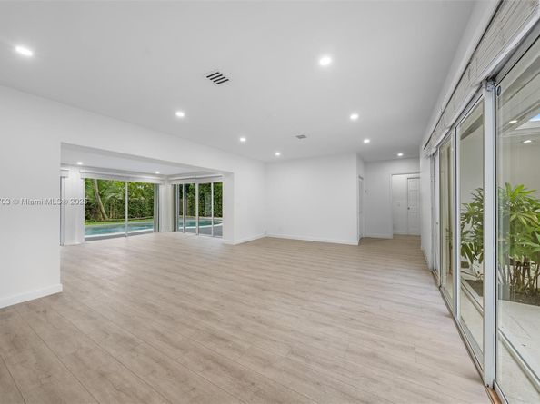 1825 Alamanda Dr, North Miami FL 33181