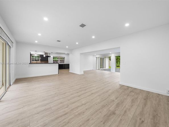 1825 Alamanda Dr, North Miami FL 33181