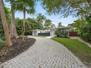 1825 Alamanda Dr