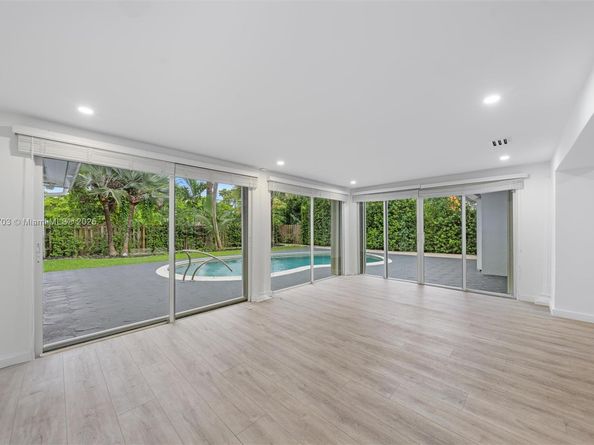 1825 Alamanda Dr, North Miami FL 33181