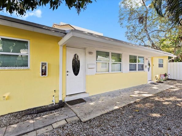 620 SW 10th St, Fort Lauderdale FL 33315