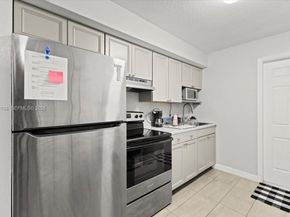 620 SW 10th St, Fort Lauderdale FL 33315