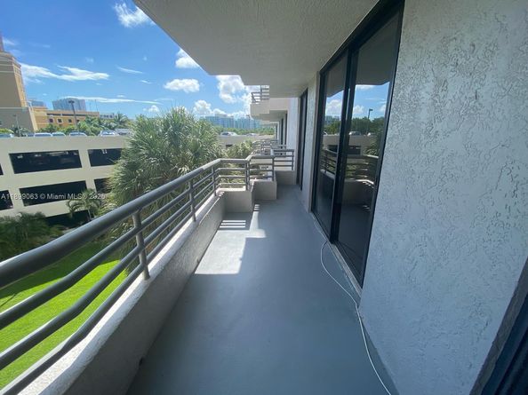 3300 NE 191st St 416, Aventura FL 33180